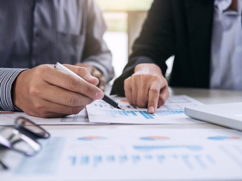 Co,Working,Conference,,Business,Team,Meeting,Present,,Investor,Colleagues,Discussing